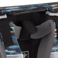 Ars Una, Kompakt Easy Flying Shark mágneszáras, ergonómikus iskolatáska, fekete-kék Ars Una, Kompakt Easy Flying Shark mágneszáras, ergonómikus iskolatáska, fekete-kék