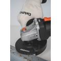 Daewoo sarokcsiszoló 115mm tárcsákhoz, 500W teljesítménnyel, DAAG115-50Y Daewoo sarokcsiszoló 115mm tárcsákhoz, 500W teljesítménnyel, DAAG115-50Y