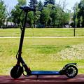 Összecsukható elektromos, rugós felfüggesztéssel és tárcsafékkel felszerelt felnőtt roller, fekete Összecsukható elektromos, rugós felfüggesztéssel és tárcsafékkel felszerelt felnőtt roller, fekete