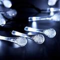 Napelemes hidegfehér LED fényfüzér vízcsepp formákkal, 8 program, 30 LED, 4.5 méter Napelemes hidegfehér LED fényfüzér vízcsepp formákkal, 8 program, 30 LED, 4.5 méter