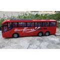 Négy csatornás, távirányítós modell autóbusz, fényhatásokkal, 1:30 arány, QL337, piros