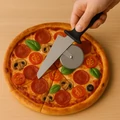 Kompakt elektromos pizza sütő, 5 hőfokozattal, betekintő ablakkal, kerámia pizzakővel és kiegészítőkkel