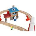 Fából készült vasútpálya szett gyerekeknek, elektromos vonattal, kiegészítőkkel, 3,9 m-es pályával, 89 db-os készlet