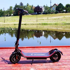 Értékcsökkent - E-scooter elektromos roller, összecsukható, rugós felfüggesztéssel és tárcsafékkel felszerelt felnőtt roller, fekete