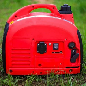 Értékcsökkent - PowerTech PT2000 benzinmotoros inverteres aggregátor, generátor, áramfejlesztő, 2000W