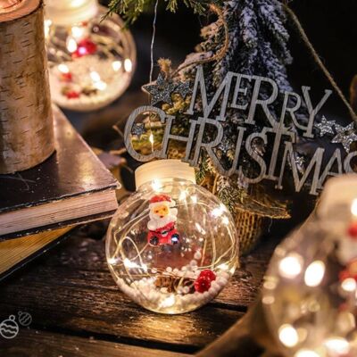 Karácsonyi LED fényfüzér gömbökkel, mikulás figurákkal, melegfehér, 3m