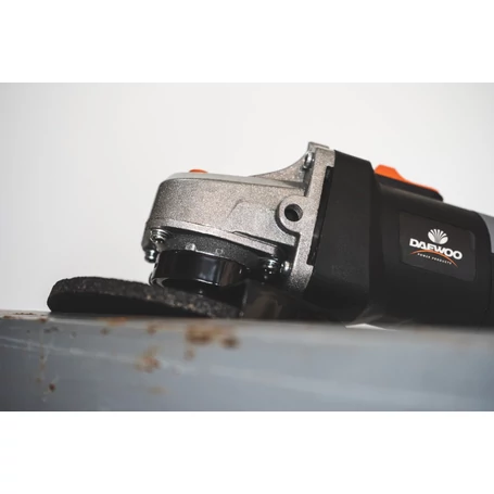 Daewoo sarokcsiszoló 115mm tárcsákhoz, 500W teljesítménnyel, DAAG115-50Y