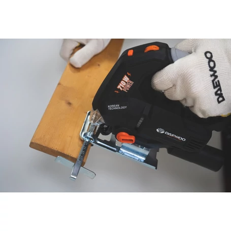 Daewoo dekopírfűrész állítható vágási szöggel, 710W, DAJS750Y