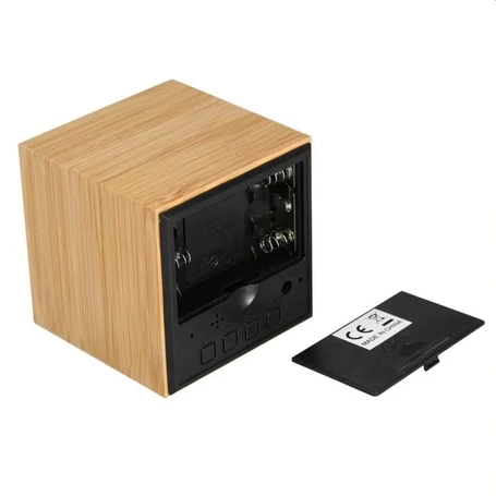 Bambusz borítású programozható digitális ébresztőóra hőmérővel, kék számjegyekkel