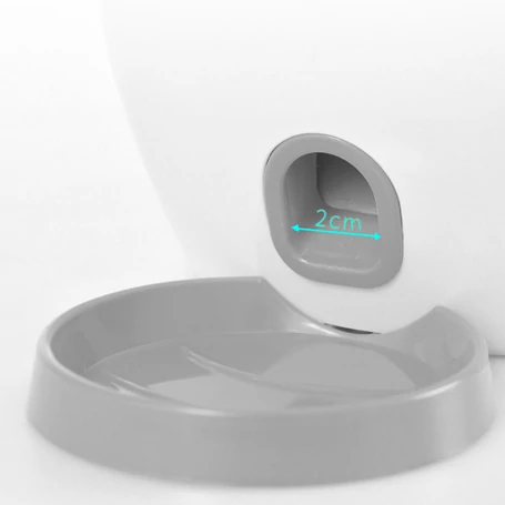 Jutalomfalat adagoló interaktív fejlesztő játék kutyáknak, 2 db teniszlabdával