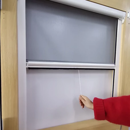 Rolós szúnyogháló ablakra 130x160 cm, ablakroló - méretre vágható