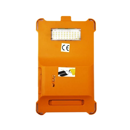 Hordozható napelemes töltő, PowerBank beépített LED lámpával, 4500 mAh