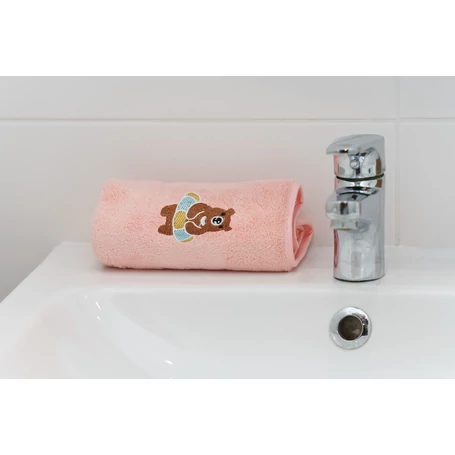 Puha, mikroszálas kéztörlő hímzett maci mintával, rózsaszín