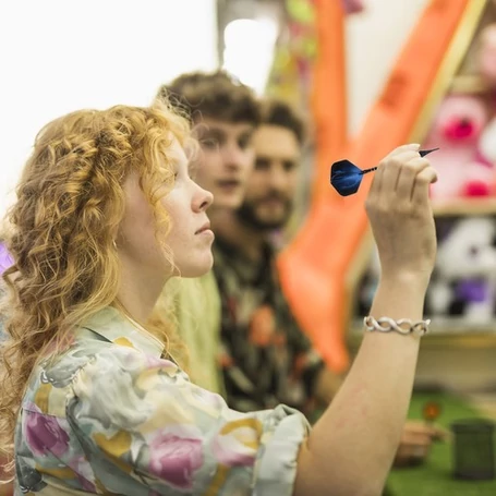 12 nyilas darts készlet 100 db nyílheggyel, multifunkciós szerszámmal és további kiegészítőkkel