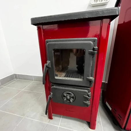 Happy szabadon álló öntöttvas ajtós kandalló 6 kW