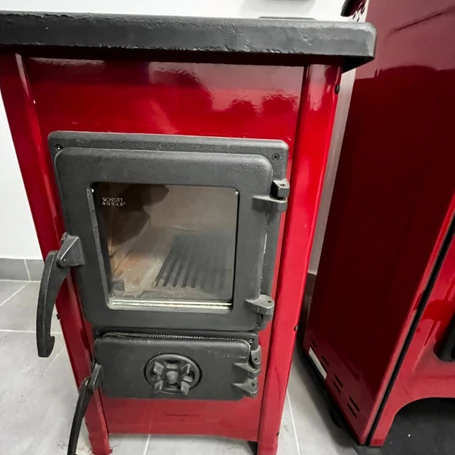 Happy szabadon álló öntöttvas ajtós kandalló 6 kW