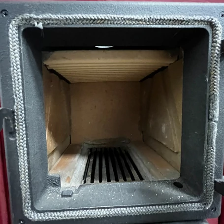 Happy szabadon álló öntöttvas ajtós kandalló 6 kW