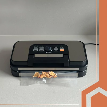 Fóliahegesztő és vákuumozó készülék beépített fóliaadagolóval, élelmiszer-csomagoló gép érintőgombos vezérléssel, 95 kPa és 125 W teljesítménnyel, kettős szivattyú és kettős tömítéssel, fekete - szürke
