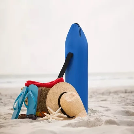 Összecsukható, hordozható napozóágy, acélvázas, 110 kg-ig terhelhető, hordtáskával, kék