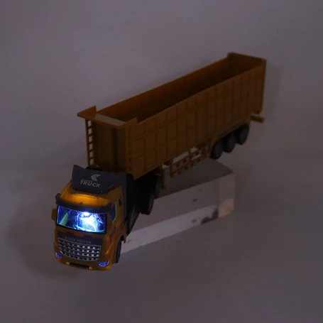 Távirányítós kamion, platóval, világító fülkével, 1:48, sárga