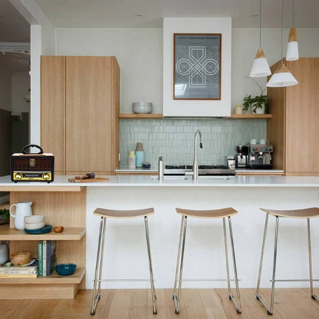 Akkumulátoros USB és AUX csatlakozós FM/AM/SW rádió, MP3 lejátszó távirányítóval, középbarna