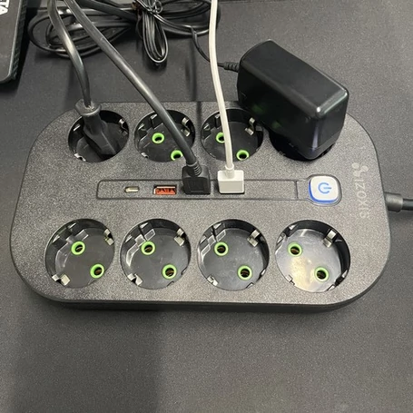 Hálózati elosztó 8 db aljzattal, 3 db USB és 1 db USB-C porttal,  2m hosszabbító