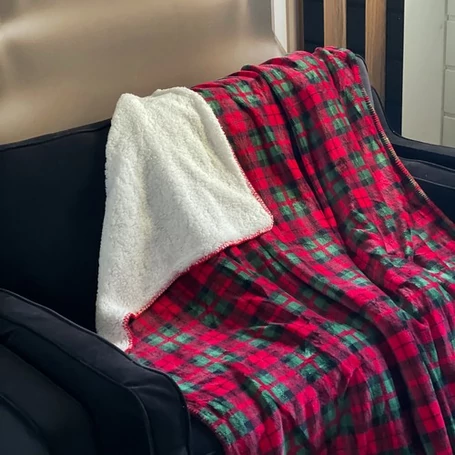 Vastag, puha kétszemélyes-kétoldalas, karácsonyi takaró, kockás mintával, 160x200 cm méretben