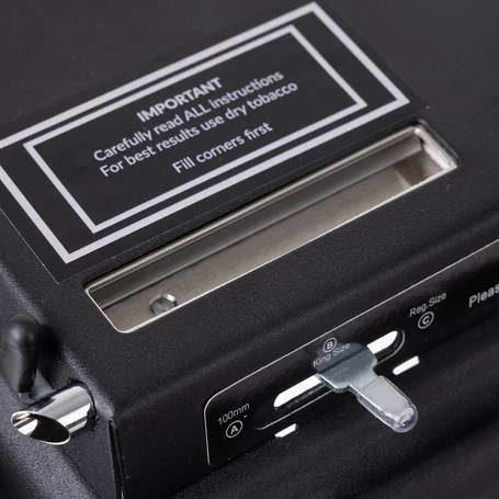 Dugattyús, kézi cigarettatöltő és cigarettasodró készülék, háromféle hüvelyhez, fekete